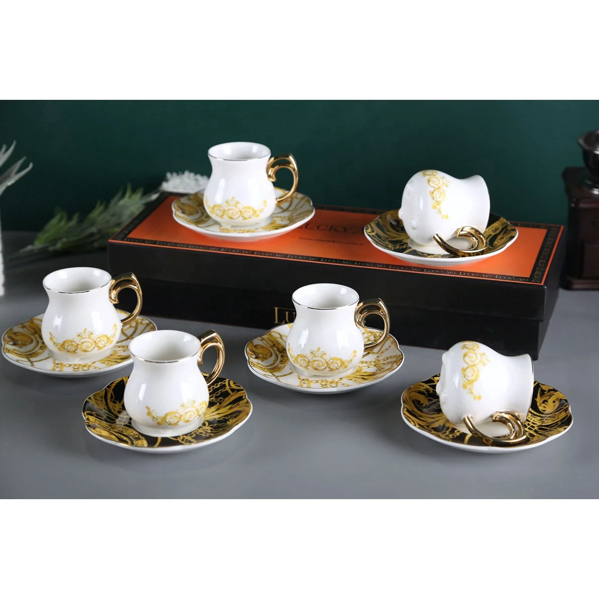 

Exquisite Turkish style mini three-legged small coffee cup and saucer gift box