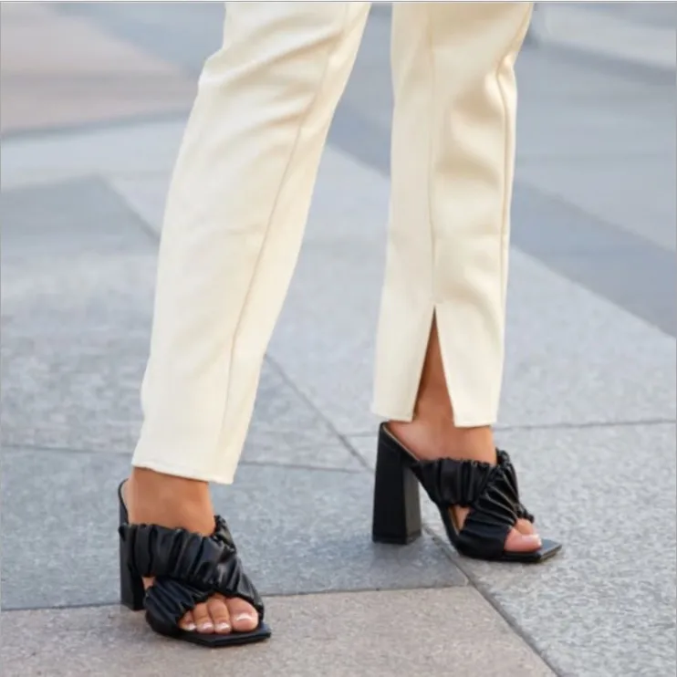 

2021 new pleats 11cm flip-flops crosswalks fashionable thick heels large size slippers for women, 3 colors