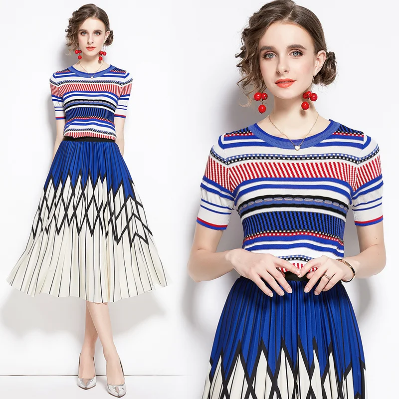 

2021 Autumn New Stripe Short Sleeve A Line Knitting Slim All-match Knitwear + Pleated Contrast Color Printed Skirt Two-piece Set