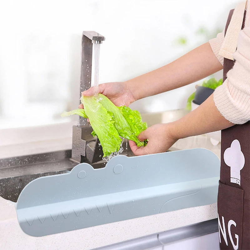 2023 hot Selling Sink Water Splash Guard for Kitchen Bathroom and Island Sinks  Silicone Sink Water splash guard