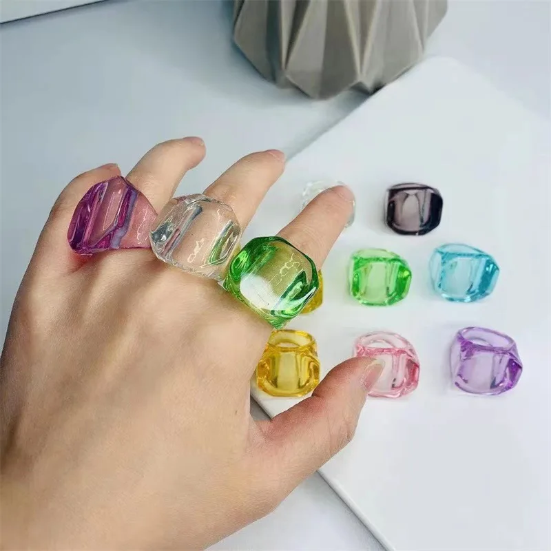 

Ins Creative 8 Multi Colors Bright Clear Acrylic Square Finger Rings Jelly Colorful Geometric Square Chunky Resin Rings