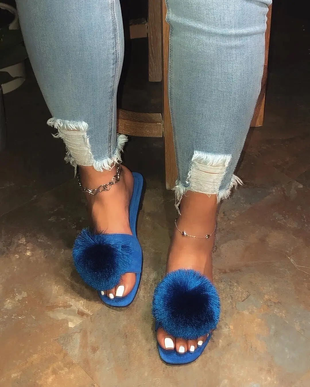 

2021 New Arrival Ladies Summer Slippers Solid Color Fur Ball Open Toe Flat Bottom Women Fashion Slippers