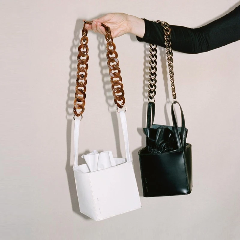 

Fashion Acrylic Chain Ladies Square Bag Ladies Pu Leather Messenger Bag Ladies Drawstring Handbag Shoulder Bag