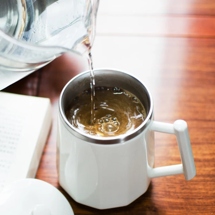

Novelty Stainless Steel Ceramic Mixing Coffee Milk Cup with Self Stirring, White