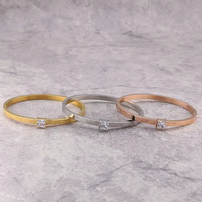 

Fashion Titanium Steel Rose Gold Glossy Square Zircon Bracelet