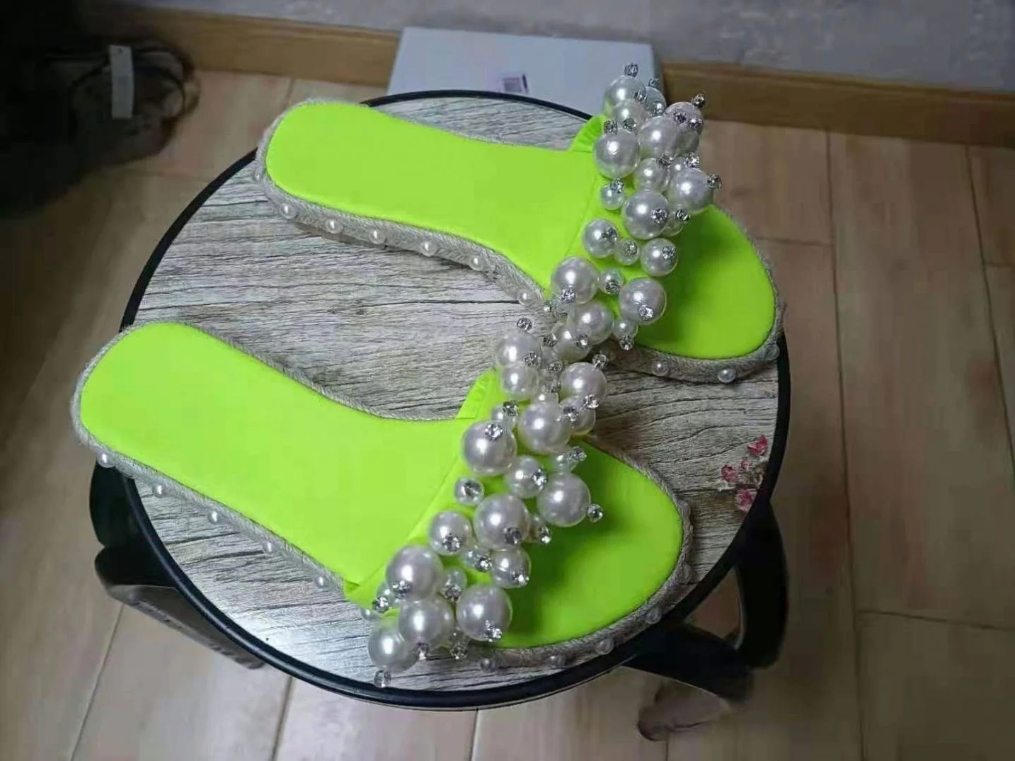 

Wholesale Plus Size Women's Summer Flat Pearl Sandals Fashion Pearl Decoration Woman Sandals Solid Color Outdoor Shoes