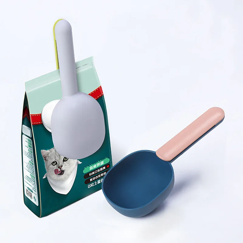 

New Style Mutli Function ABS Pet Food Shovel Cat Dog Buckle Seal Design Food Spoon Plastic Thickened Shovel, Multi colors
