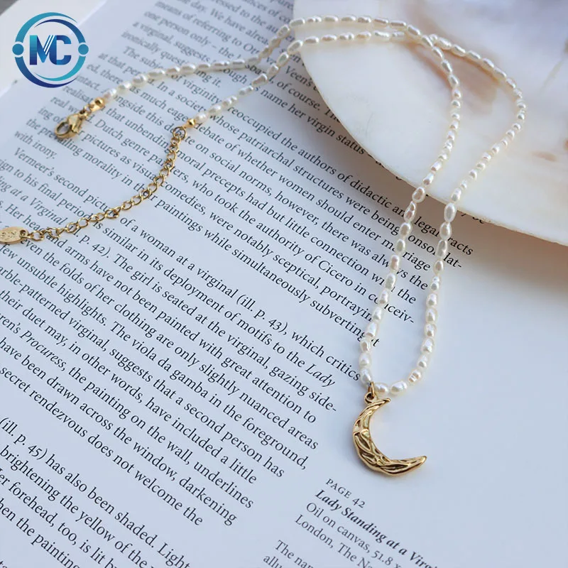 

2021Elegant Baroque Freshwater Pearl Necklace Jewelry Women Clavicle Chain 18K Gold Plated Stainless Steel Moon Pendant Necklace