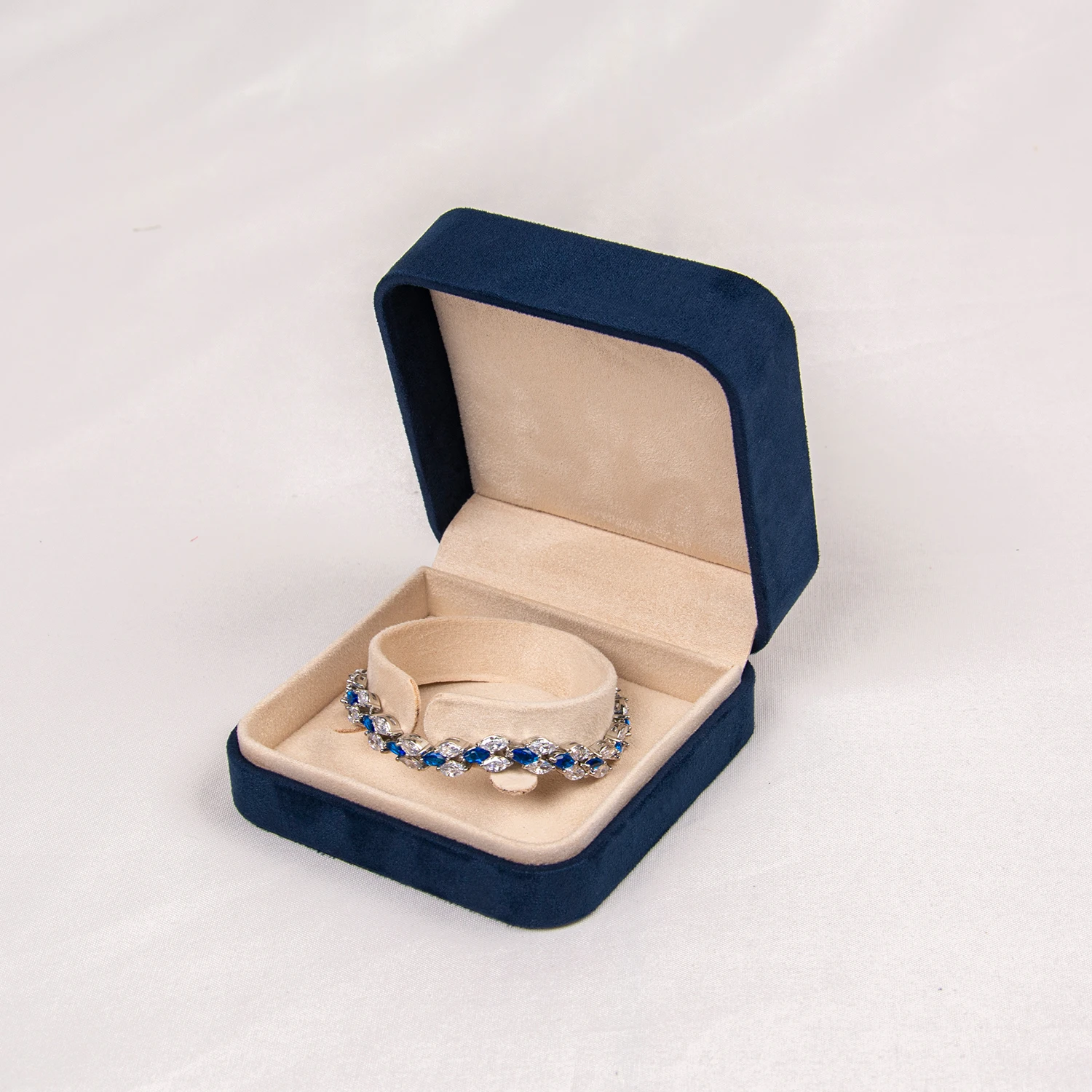 

Wholesale Bangle Box Custom Logo Jewelry Box Storage Case Travel Jewelry Organizer Boxes For Necklaces