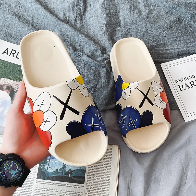 

2021 Designer Soft Shoes Slippers Sandals Men Yeezy Slides Cartoon Slippers