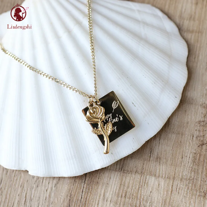 

Hawaiian Jewelry Stainless Steel Cuban Chain Necklace Gold Plated Carved Flower Square Pendant Necklace For Valentines Days Gift