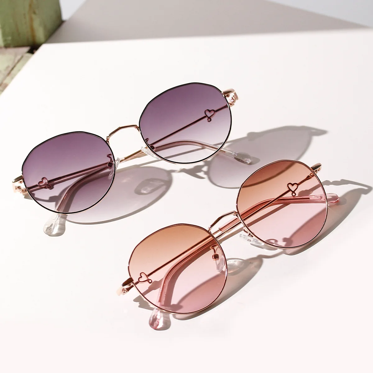 

Frame Small Frame Sunglasses New Sunglasses Female Live Broadcast Hot Sale Glasses S2029 Peach Heart Metal Ultra Light Retro PC