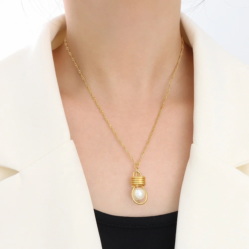 

Newest fashion 18k gold creative pearl light bulb women's pendant necklace