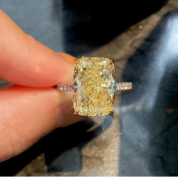 

Yu ying 18K Gold With 5ct Flower cut iced out Vivid Yellow color Emerald CZ diamond Woman Ring for Wedding fine jewelry