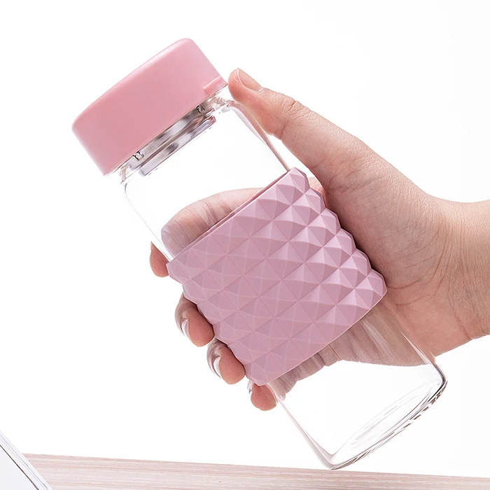 

Anti scalding With Silicone Sleeve Borosilicate Glass Bottle With Lid, Clear