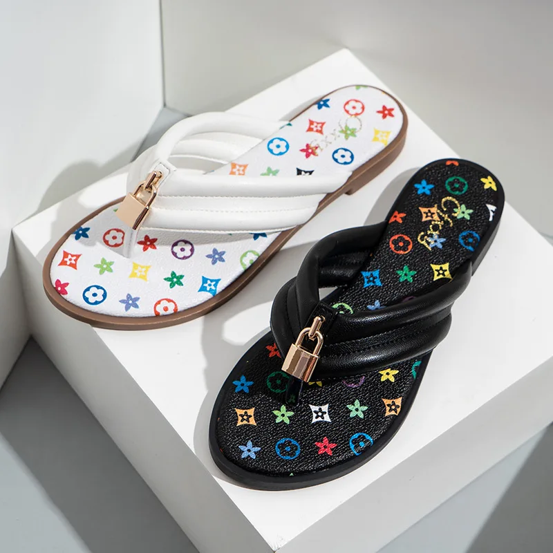 

Wholesale Designer Printed Lock Luxury Flat Flip Flops Women Custom Summer Beach Slippers, Black,white