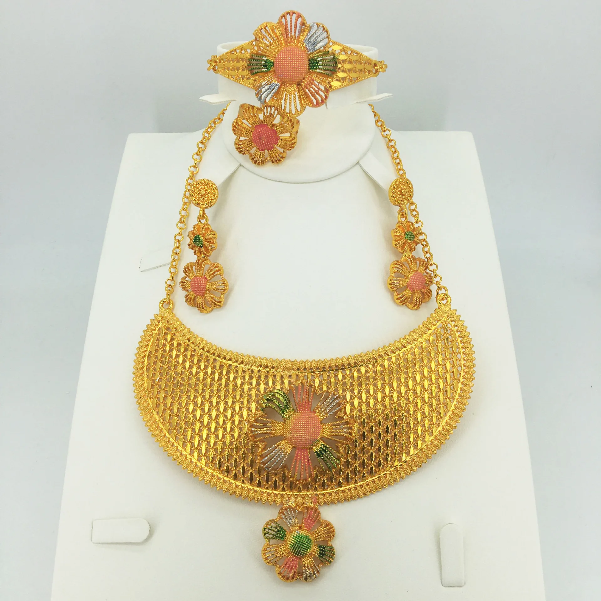 

Hot Selling Traditional Temple Style New Design Necklace Set, Suitable For Ladies And Girls, Gold