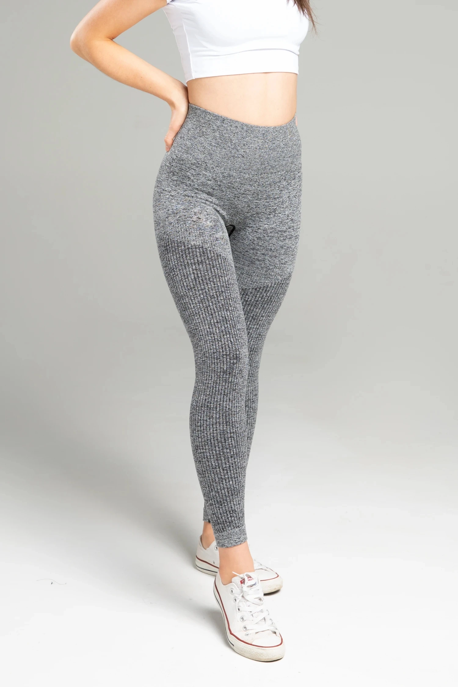 新款高腰适合支持罗纹腰带和美丽的针织细节电源无缝紧身裤