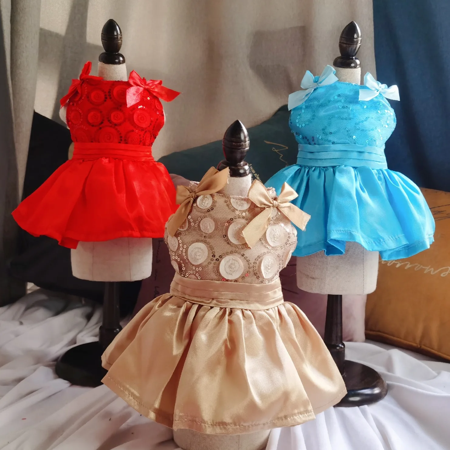 

Factory direct sales pet wedding dress doll princess skirt clothes dog imitation silk skirt, 3 colors