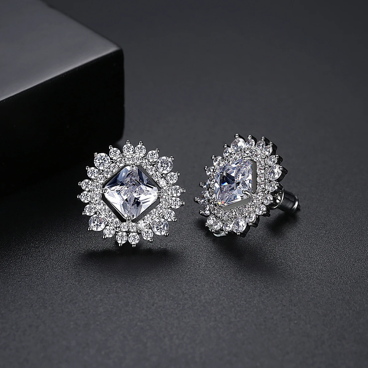 LUOTEEMI Beautiful Snowflake Earrings Green Square Big Emerald Zirconia Stone Women Girl Gifts Wholesale