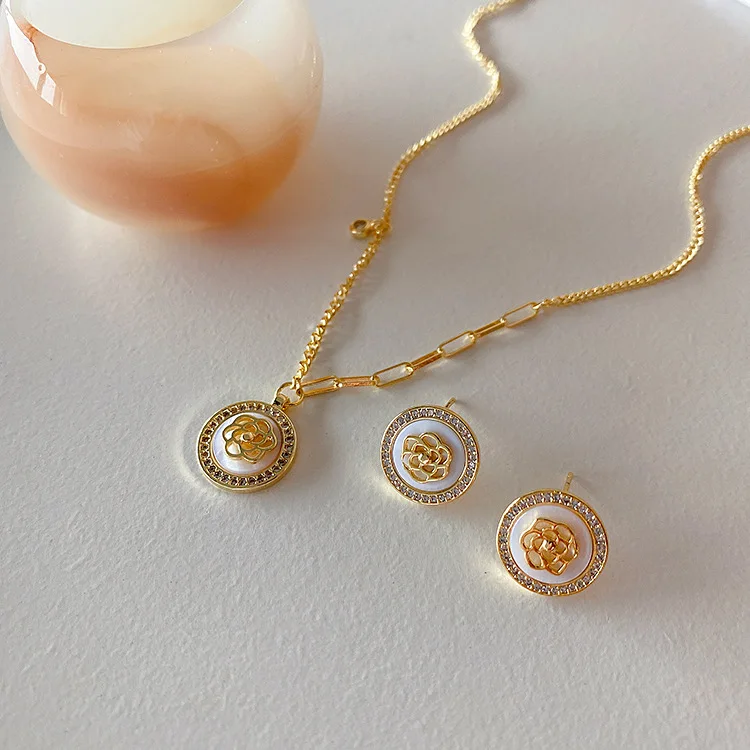 

Vershal Elegant Baroque Rose Flower Natural Shell Diamond Round Earrings Necklace Set, Picture