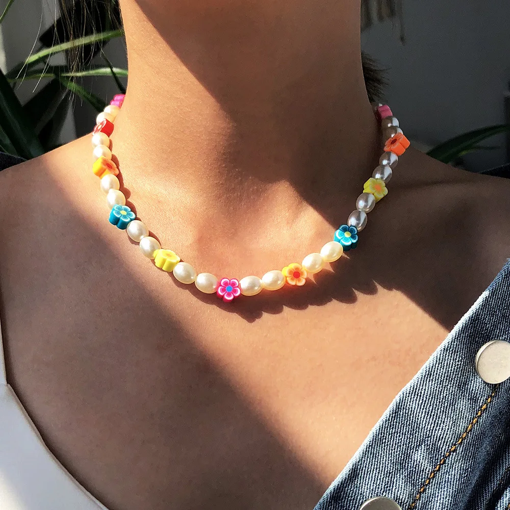 

Bohemian Handmade Colorful Daisy Flower Necklace Pearl Beads Clavicle Chain Choker Necklace For Women, Picture shows