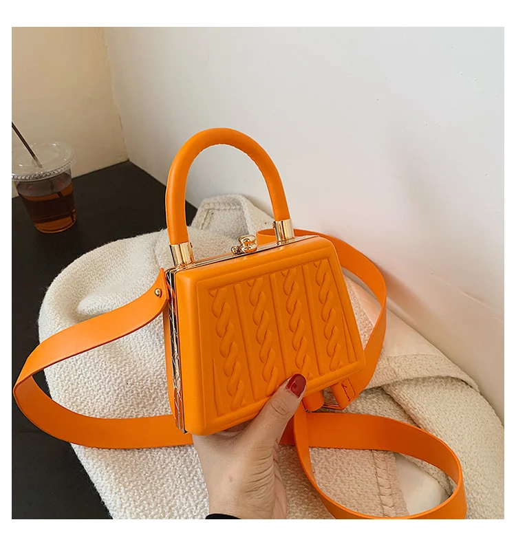 

Twill embroidery thread ladies dinner bag new style clutch shoulder bag, Multicolor