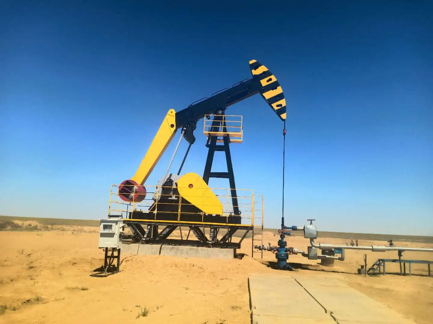 Api Standard Crank Beam Pumping Units In Oil Well Buy Oil Field