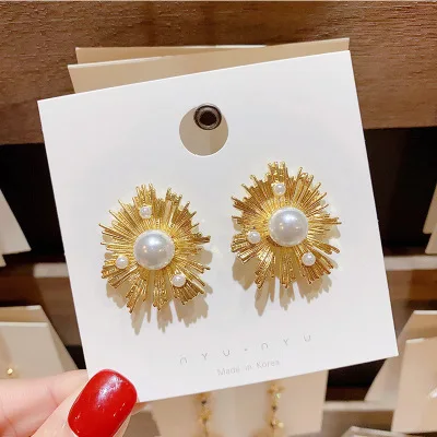 

Fashion round bead earring golden pearl earrings retro temperament female earrings, As pic