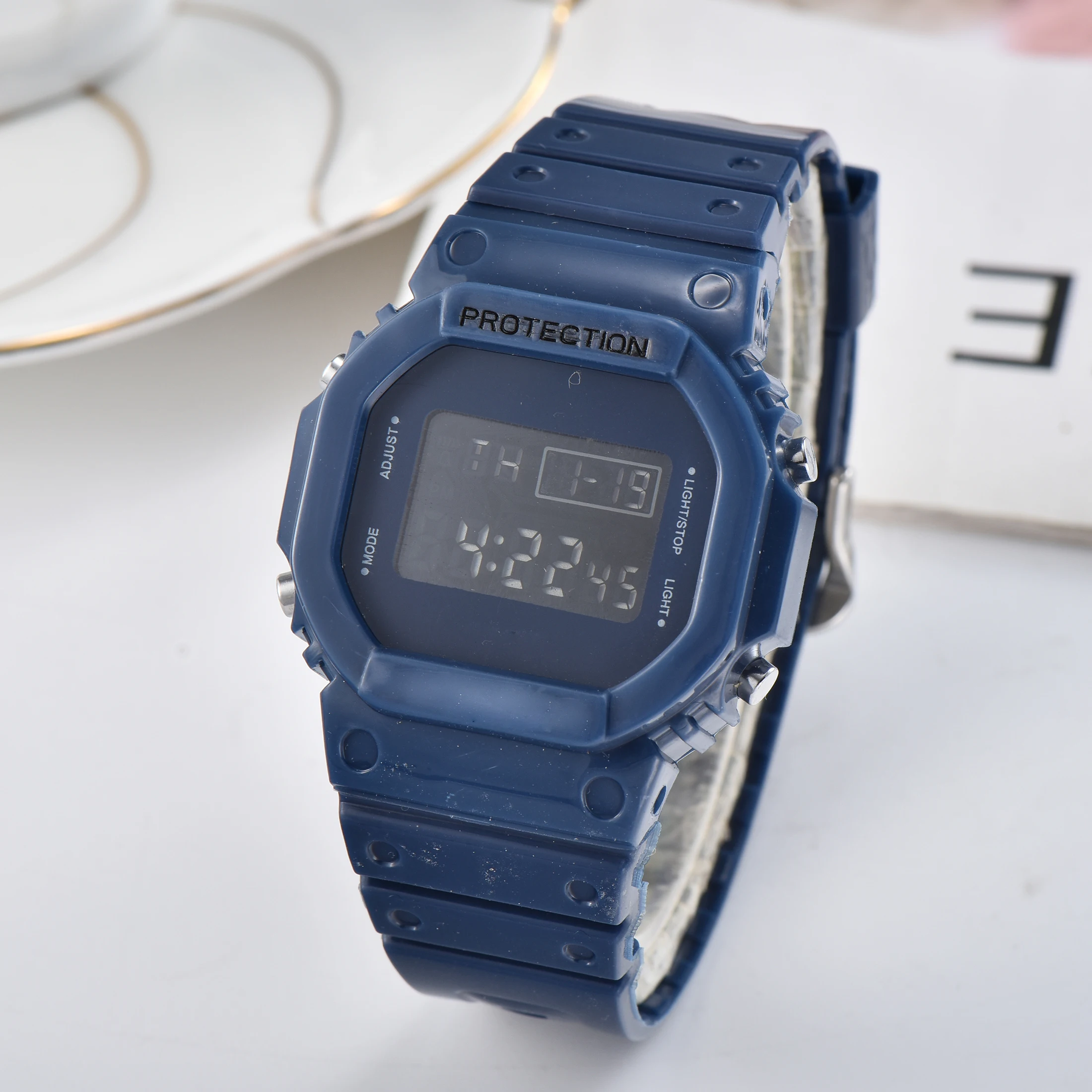 

2021 new design fashion wholesale resin rubber waterproof casual sports hand watch reloj men digital custom watches