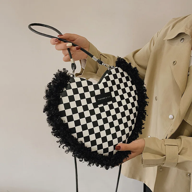 

2021 Fashion bags heart shape black and white check purses women plush edge heart handbags