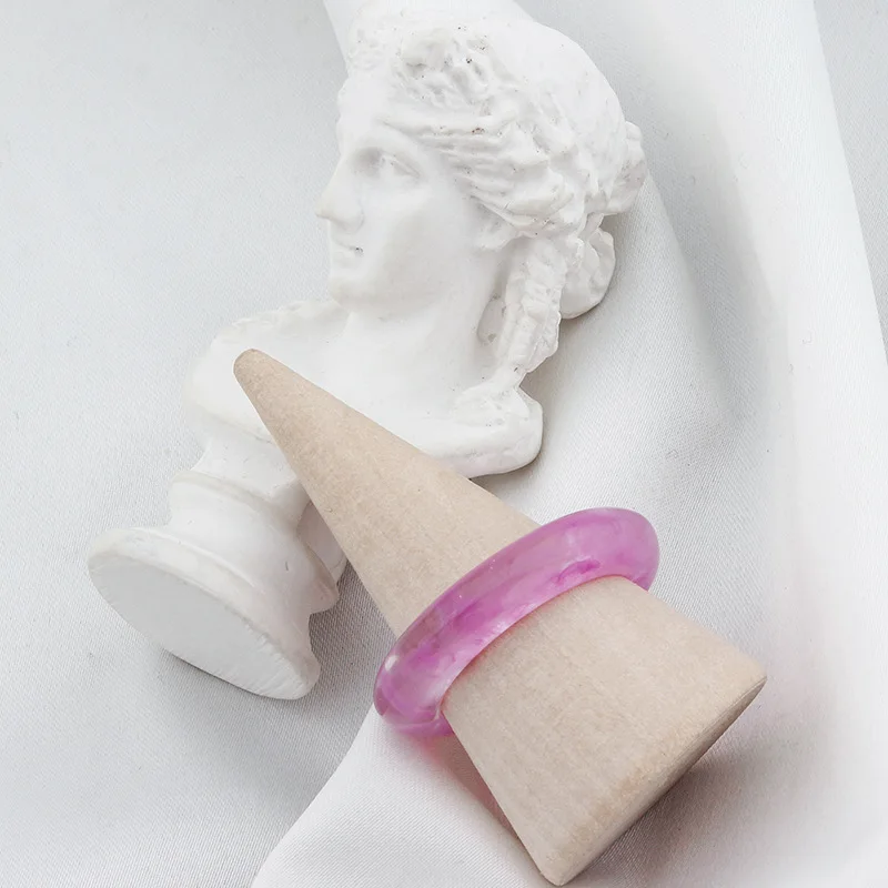 

OUYE 2021 New Personality Simple Temperament Pink Round Resin Ring Women Acrylic Accessories Wholesale, Picture