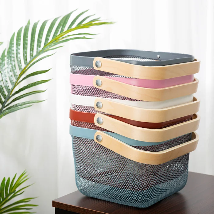 

Hot sale kitchen bath toy metal organizer wire mesh fruit storage basket with wooden handle, Customized color