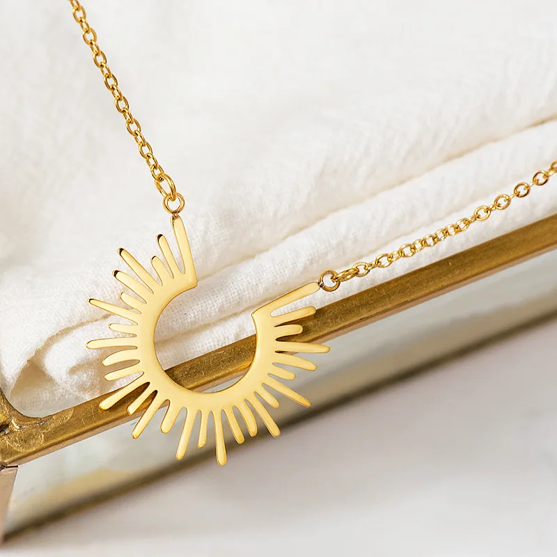 

Fashion jewelry Set High Quality 18K Gold Plated Stainless Steel Sunburst Pendant Necklace Earring