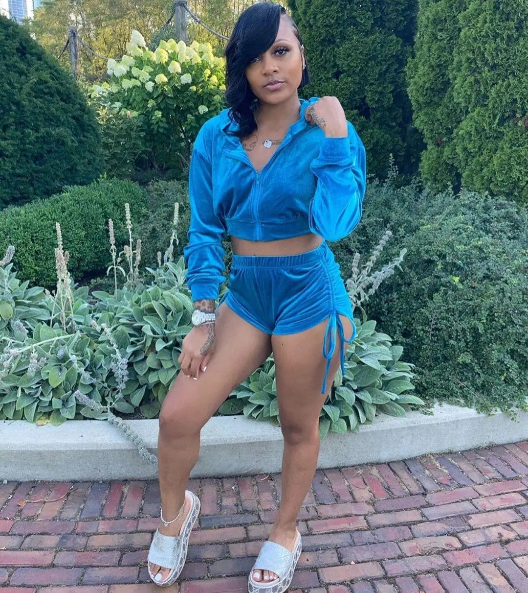 

High Quality Winter Women's Loungewear Set Casual Ruched Velvet Sweat Suit Sexy Two Piece Long Sleeve Crop Hoodie And Shorts Set