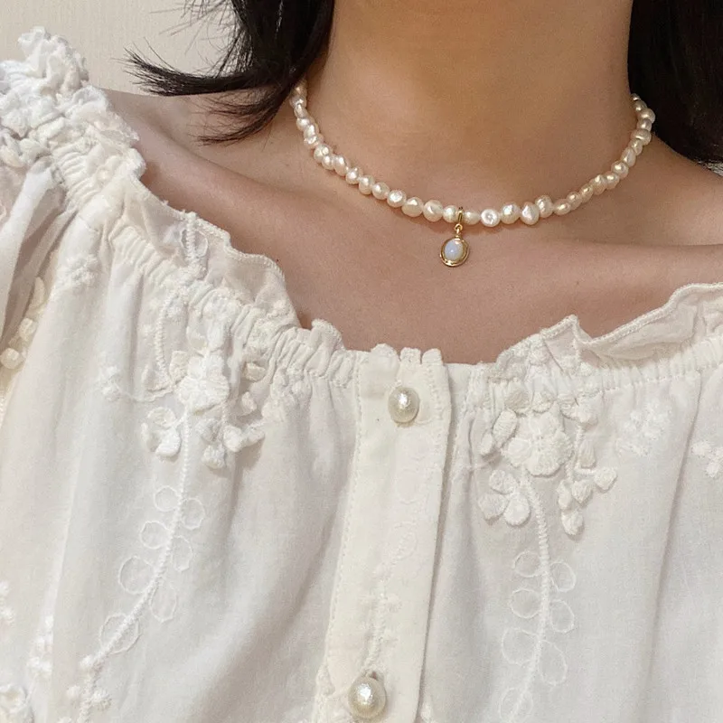 

Korean New Style Elegant Moonstone Choker Irregular Natural Baroque Pearl Necklace Wholesales Women Jewelry 2021