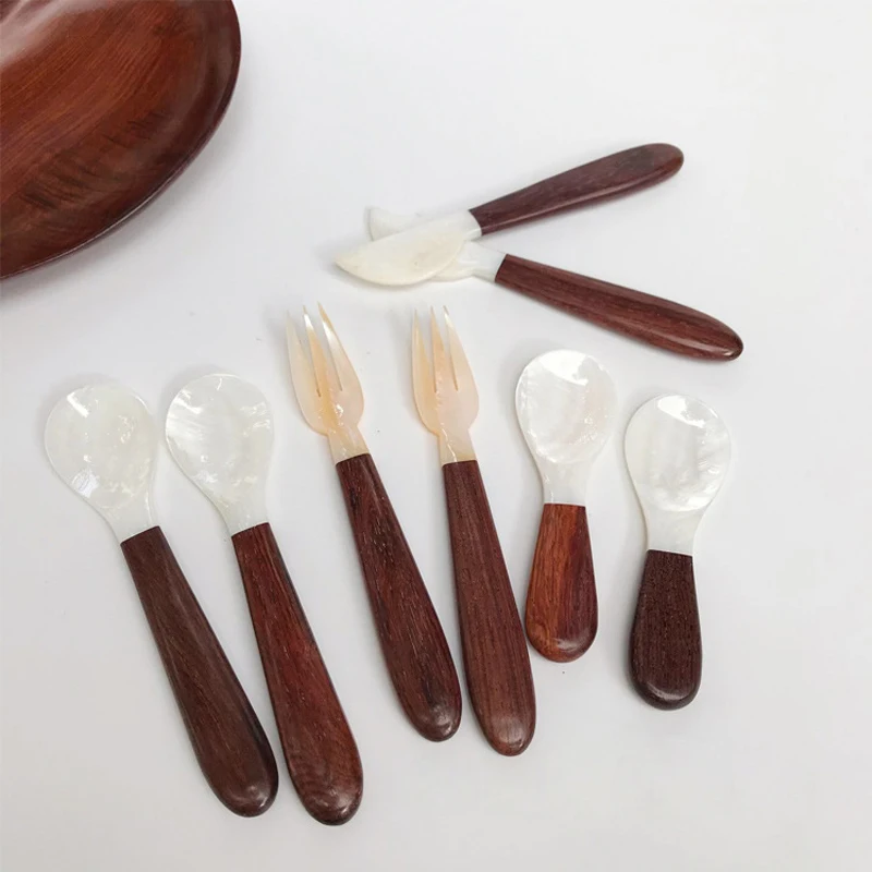 

Exquisite mahogany handle shell tableware