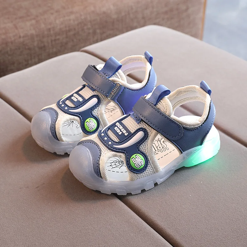 

Competitive Price Fashionable Outdoor Luxury Beach Shoes Breathables Sandals With Light