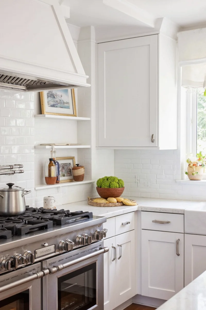 Family-friendly small kitchen with range hood