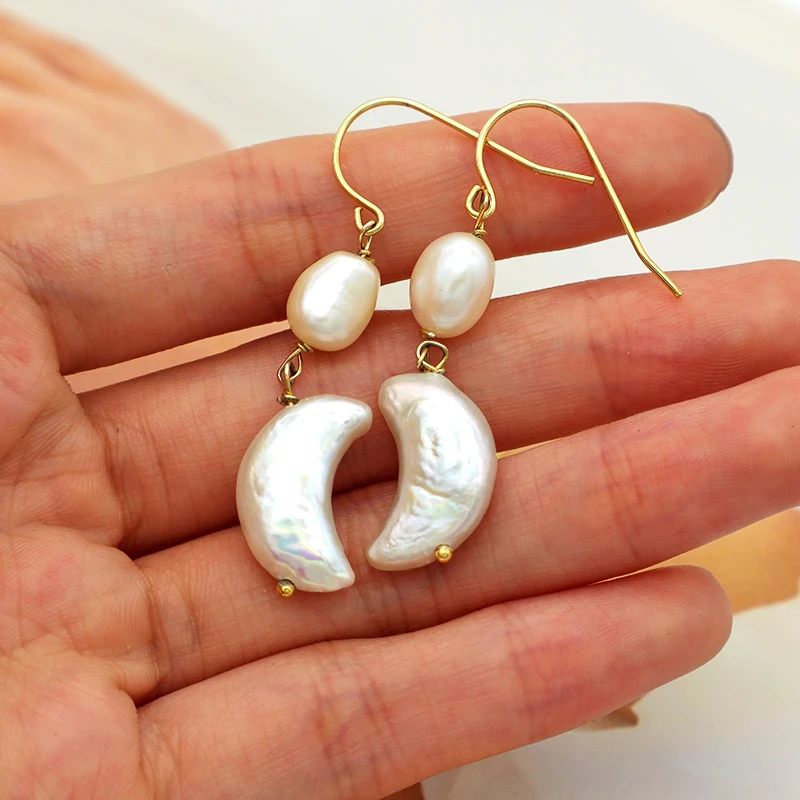 

WE016 8-9mm round & 17mm moon natural freshwater pearl with gold plated sterling 925 silver earring