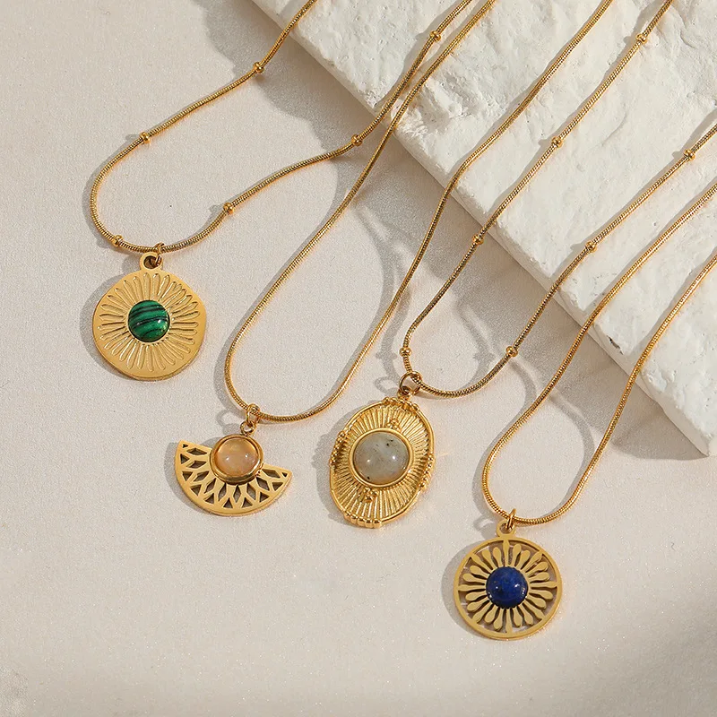 

European American Design Sense Sweater Chain Old Fashion Necklace 18K Gold Stainless Steel Pendant Necklace for Women