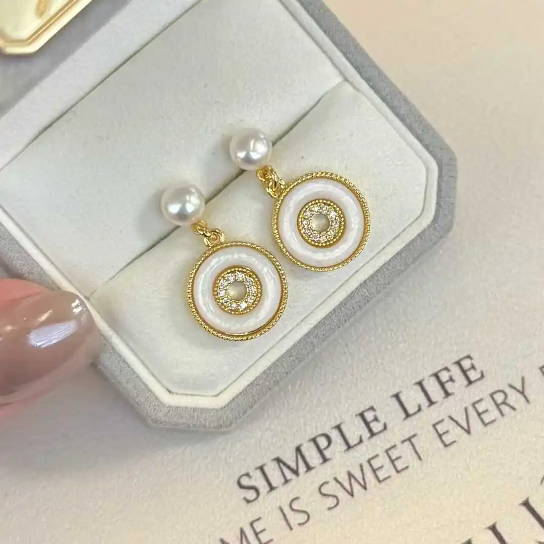Round/oval Donut Shell Earrings with 5-6mm Natural High-quality Freshwater Pearl Anti Allergic Design Pearl Earrings