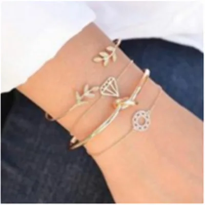 Europe and the United States new retro leaves knotted hollow diamond ladies bracelet combination set wholesale
