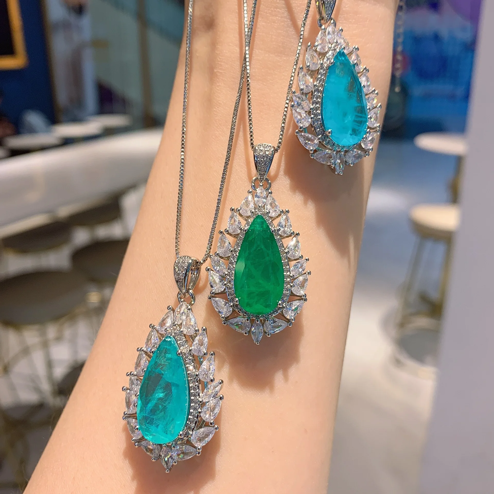 

New Arrival Paraiba Emerald Necklace Hot Selling Luxury Platinum Plated Diamond Zircon Drop Pendant Necklace For Women Gift