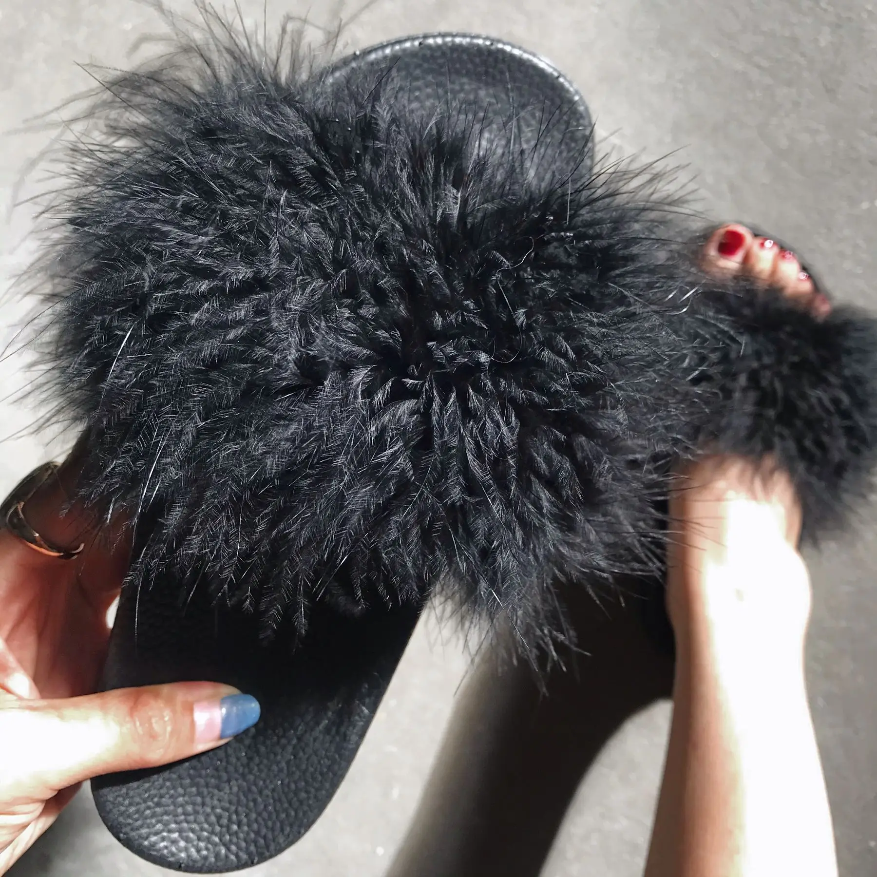 

new design slippers for 2020 Faux Fur Slider slippers for women Feather slippers Home Fluffy Sliders Flats Ladies Shoes Slides, Black, pinkish purple, gray, white