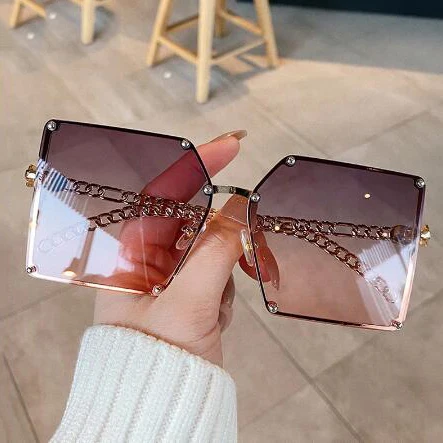 

Finewell Newest Fashion Super Gradient Sun glasses Vintage Metal Chain Frame Rivet Square shades Women Sunglasses 2021