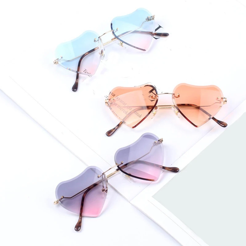 

SKYWAY Fashion Multicolour Metal Children Frameless Anti Ultraviolet Sun Glasses Girl Baby Heart Shape Sunglasses For Kids