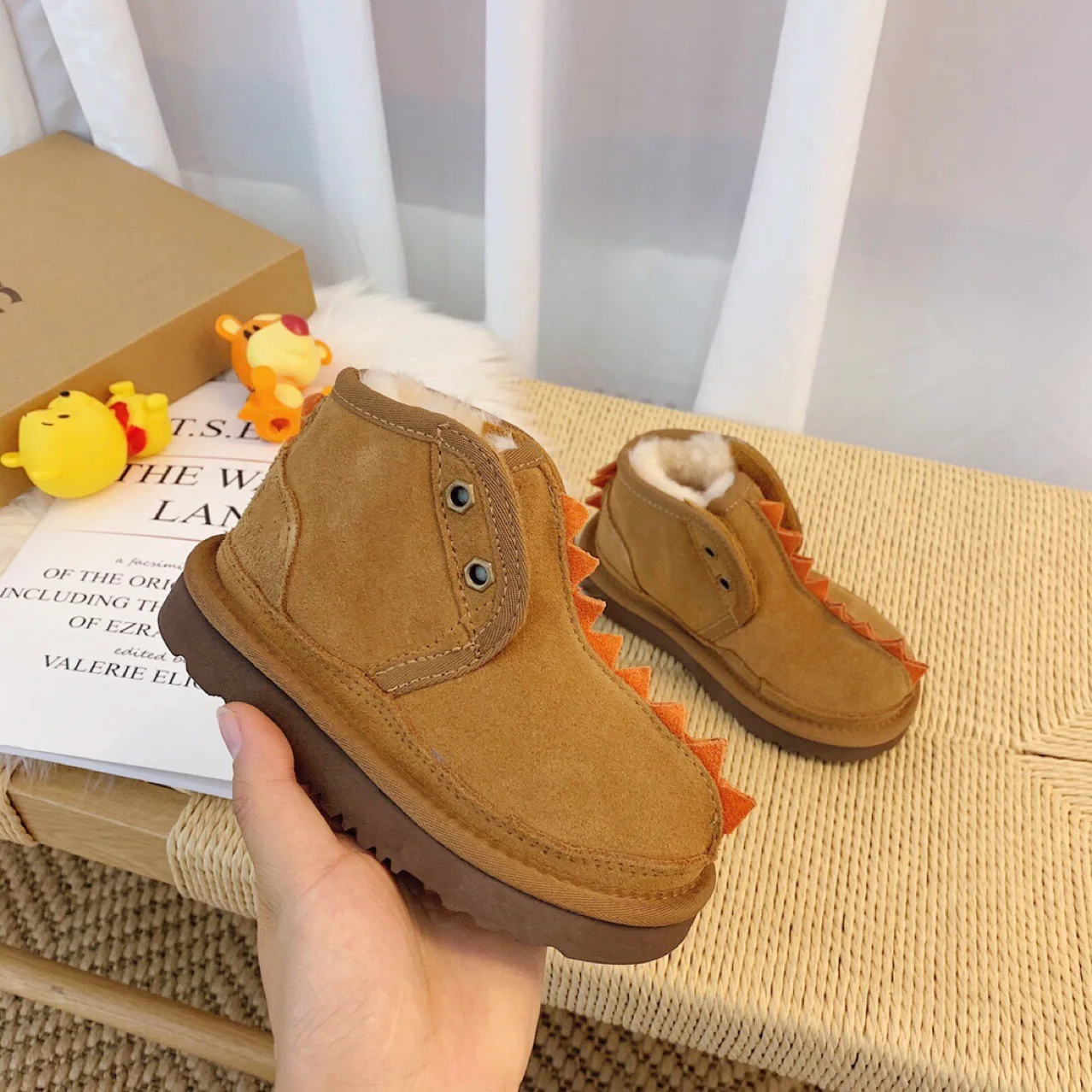 

High Quality Dinosaur shape kids snow boots Winter Warm real fur Genuine sheepskin Snow Sheepskin Boots, Customized color