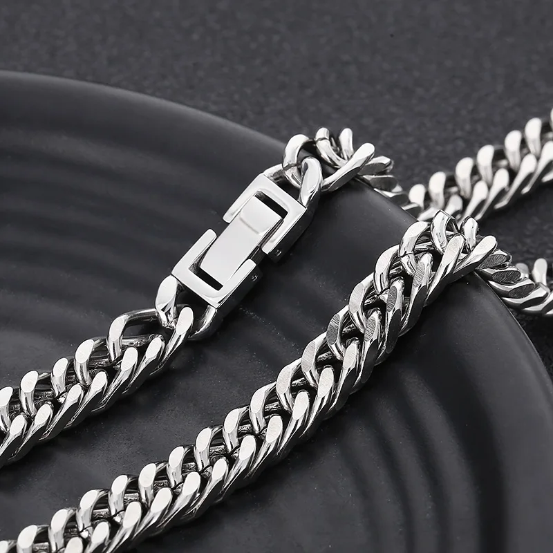 

Kalen Personality Stainless Steel Encryption Riding Crop Chain Square Clasp Necklaces