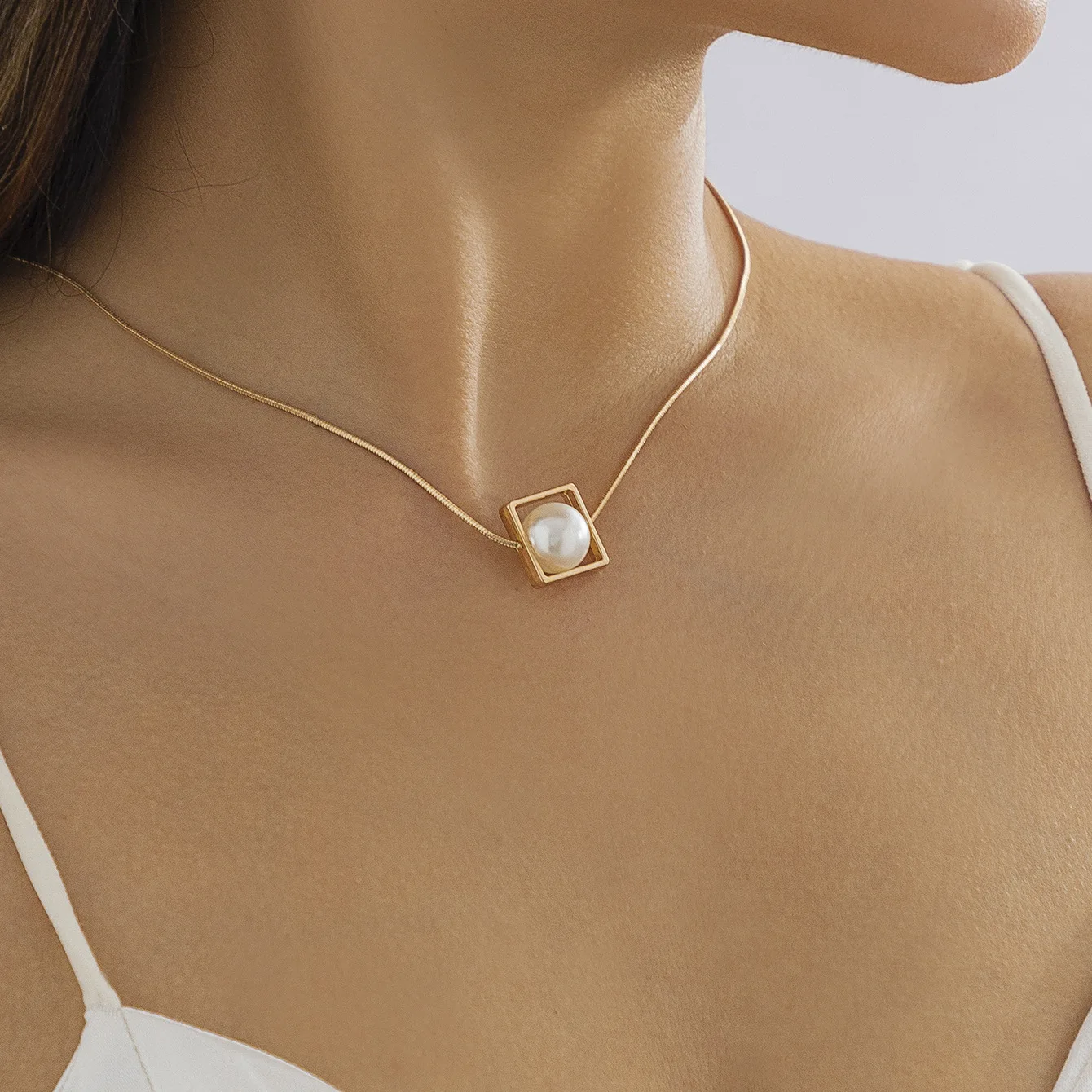 

INS Single Layer Snake Chain Geometric Necklace pingente Simple Imitation Pearl Square Pendant Necklace